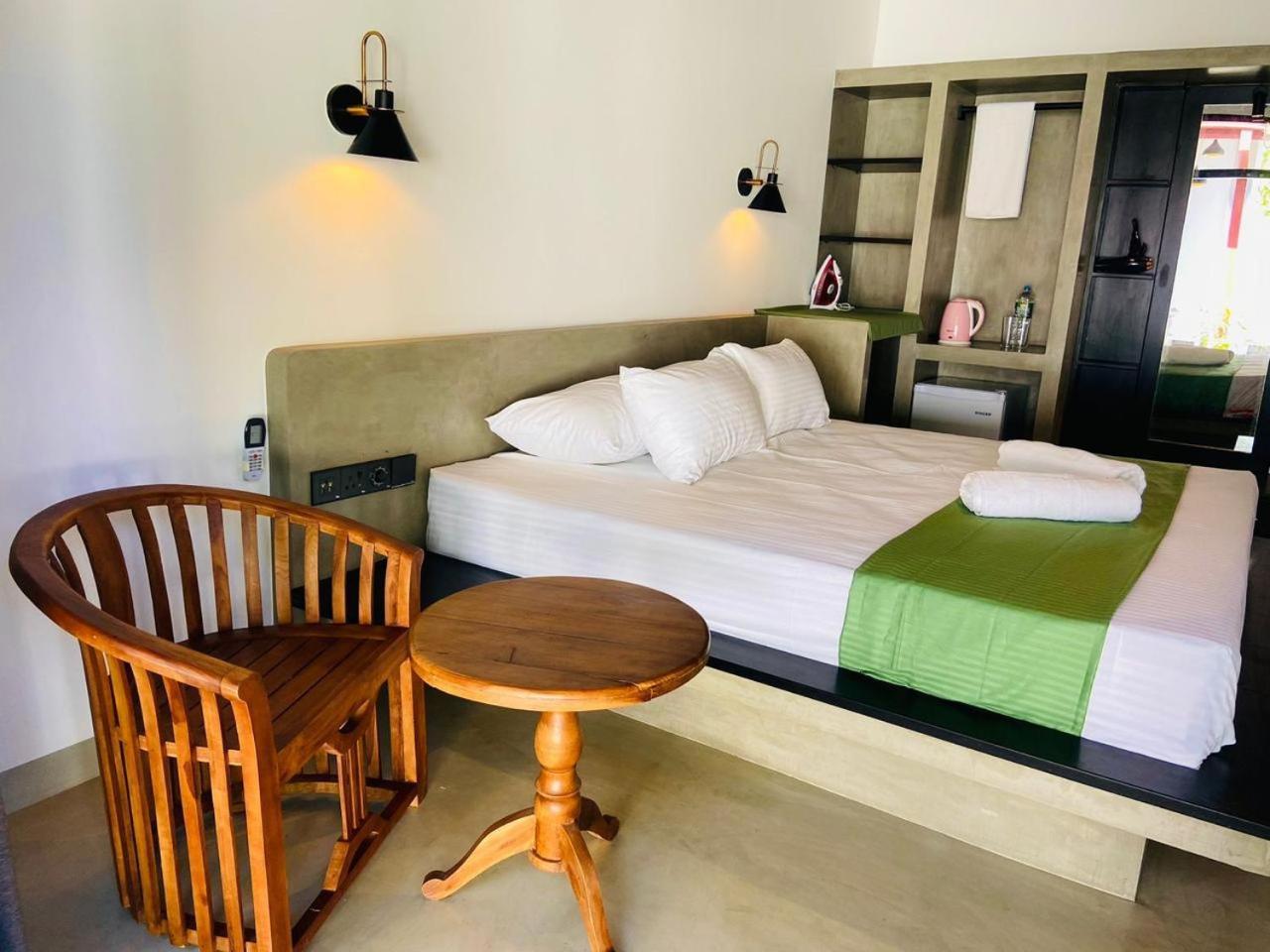 Thara Inn Villa Zuid-Dikwella Buitenkant foto