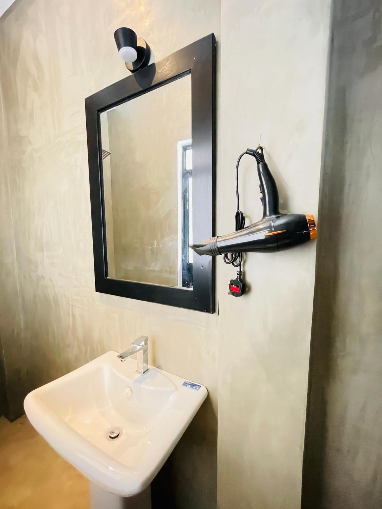 Thara Inn Villa Zuid-Dikwella Buitenkant foto