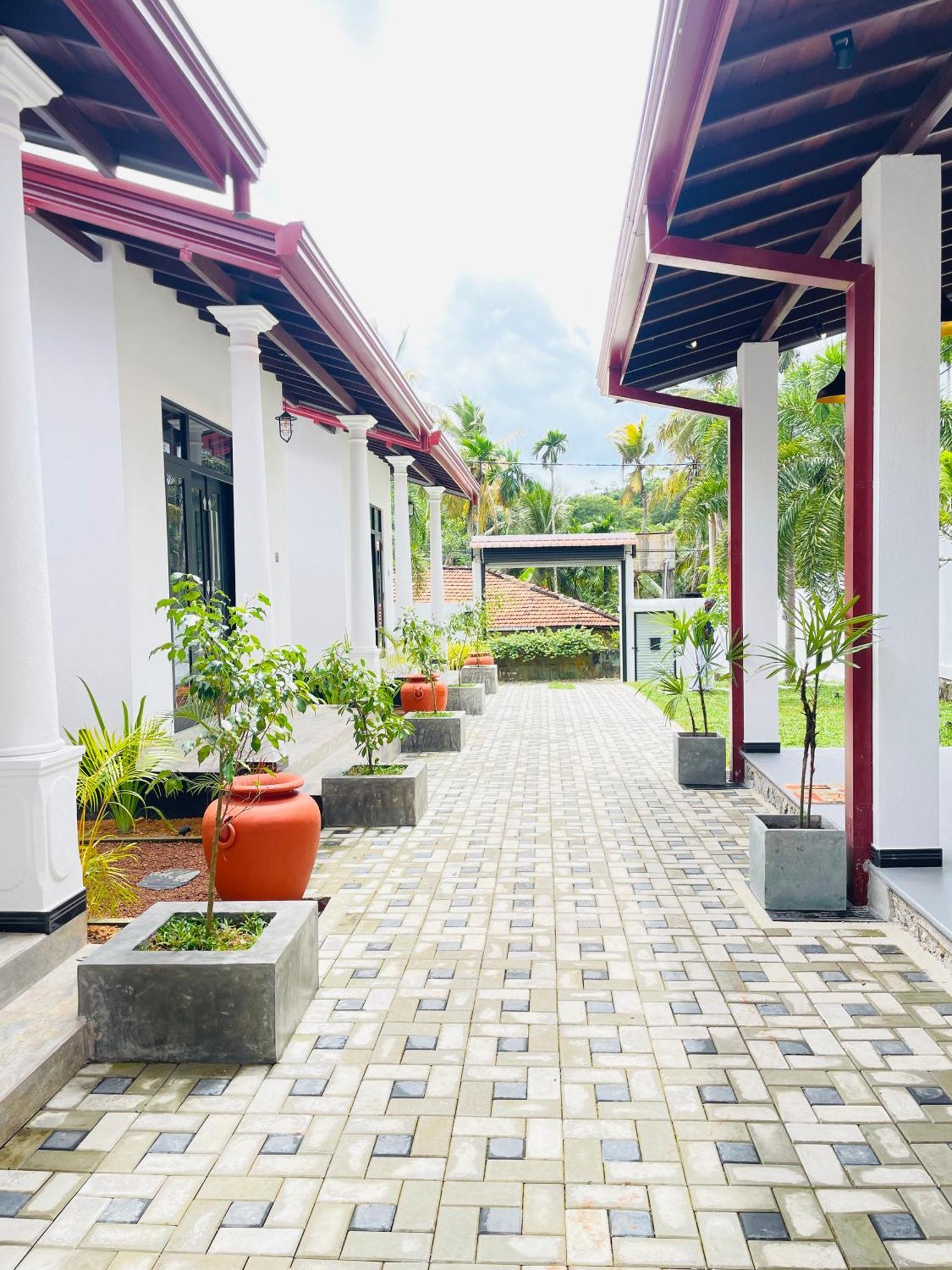Thara Inn Villa Zuid-Dikwella Buitenkant foto