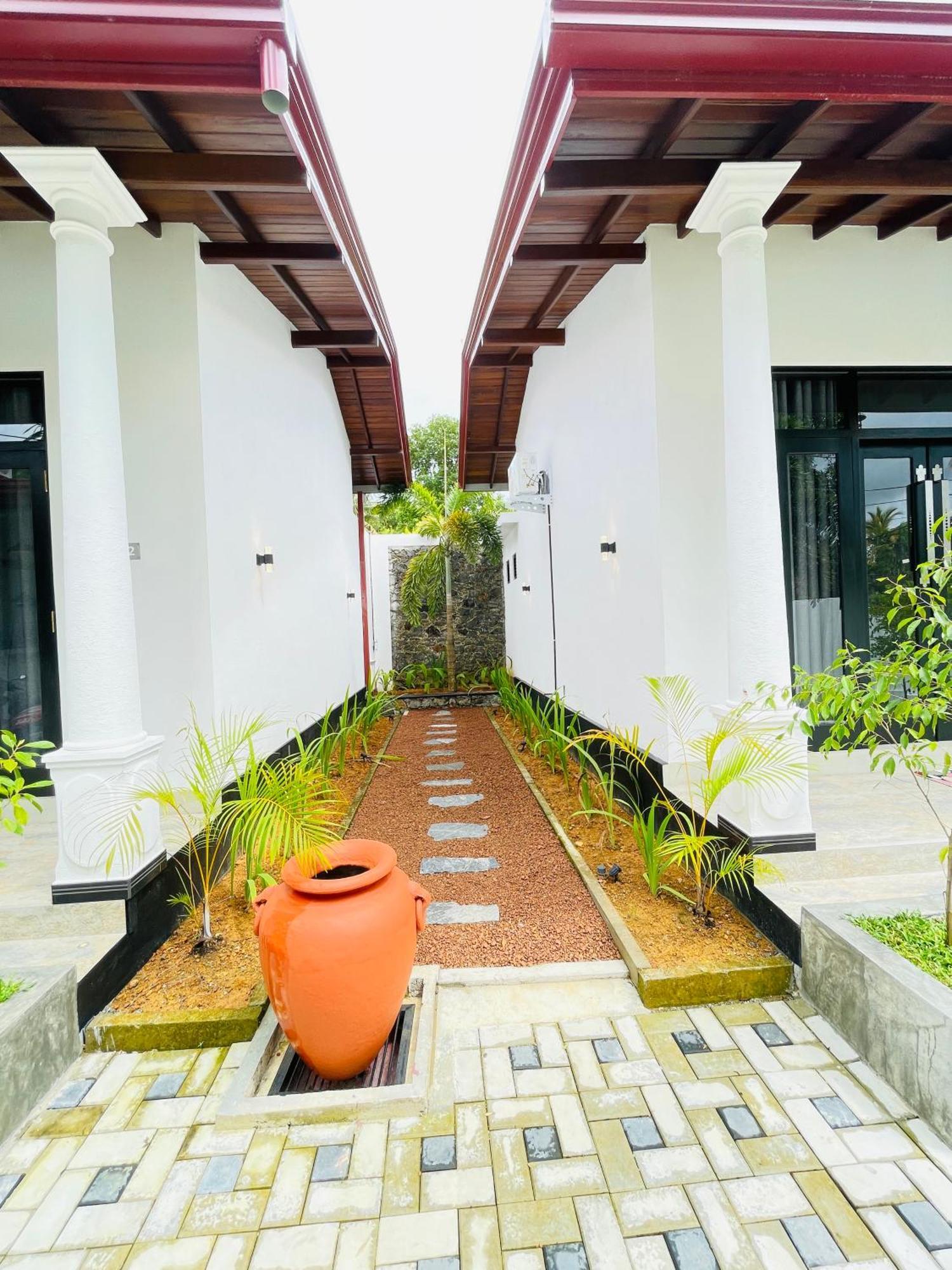 Thara Inn Villa Zuid-Dikwella Buitenkant foto
