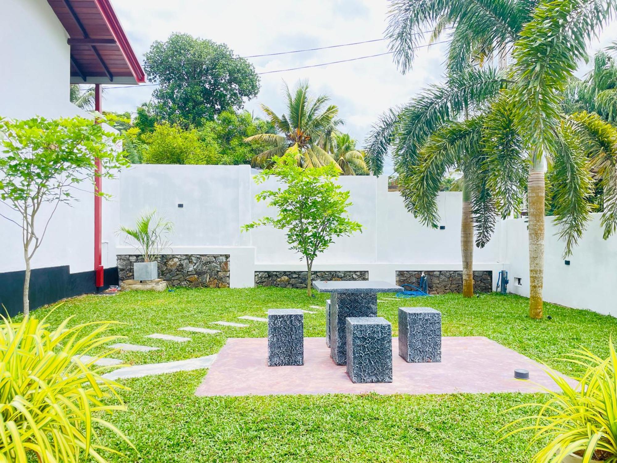 Thara Inn Villa Zuid-Dikwella Buitenkant foto