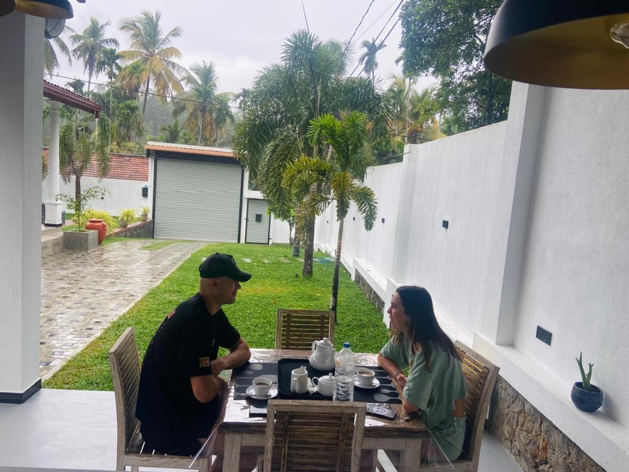 Thara Inn Villa Zuid-Dikwella Buitenkant foto